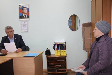 Парламентарий помогает решать проблемы